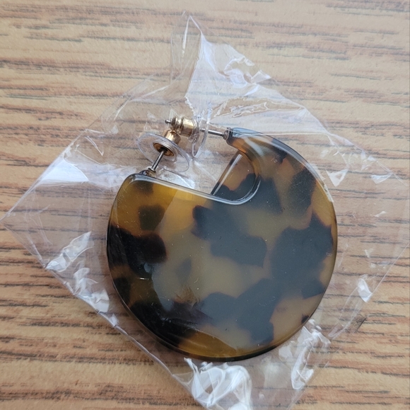 Ladies Tortoise shell hoop earrings - new with pouch - Picture 2 of 4